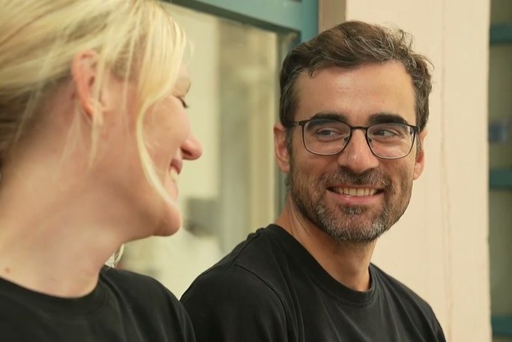 Cordula und Christian Loock lachen miteinander